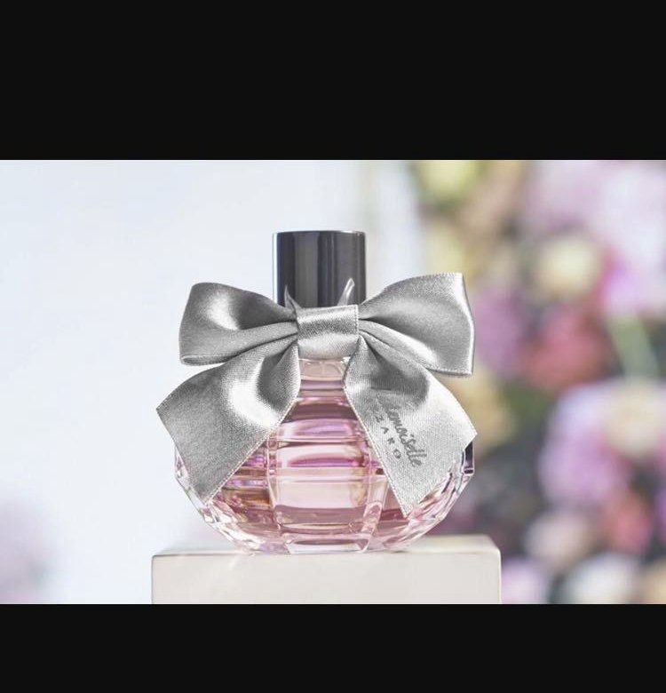 Azzaro mademoiselle отзывы. Азаро мадмуазель Парфюм. Мадемуазель азаро духи. Azzaro Mademoiselle EDT, 90 ml. Духи мадмуазель Azzaro розовые.