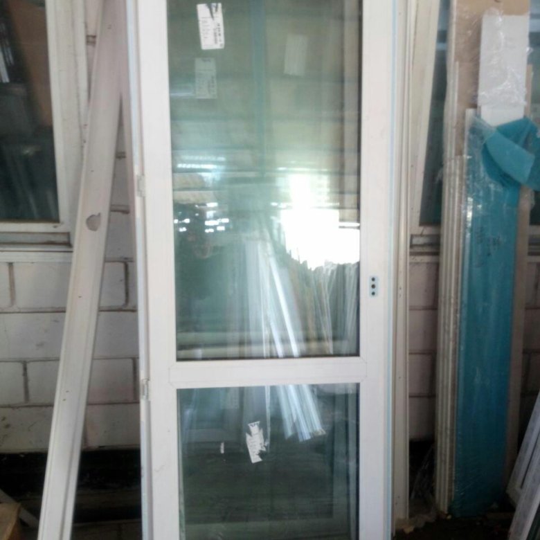 Отказные пластиковые двери. Пластиковая дверь в магазин. Балконная дверь бу. Дверь балконная б у авито. Входная пластиковая дверь 210 80.