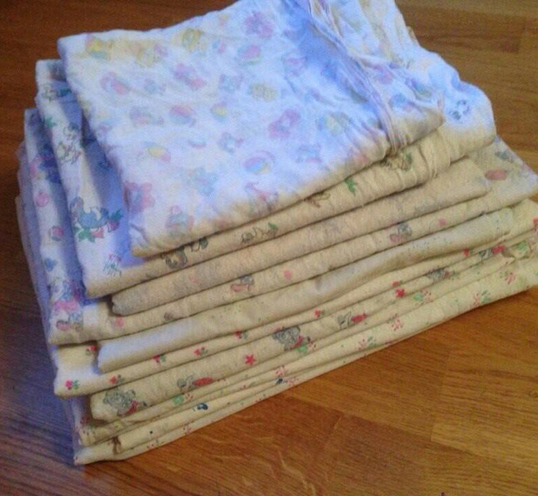 стопка чистых детских пеленок