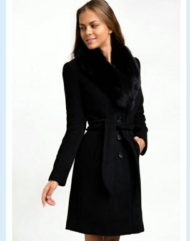 Черное пальто с норковым воротником