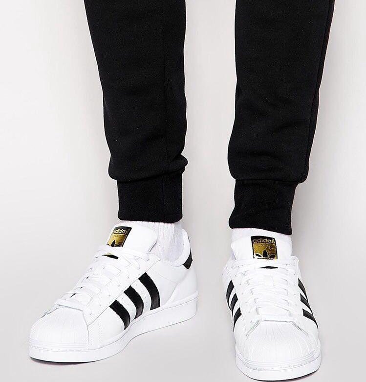 Адидас бело черные мужские. Кроссовки adidas Originals Superstar. Superstar adidas Originals мужские. Кроссовки адидас Superstar мужские. Кроссовки адидас суперстар мужские