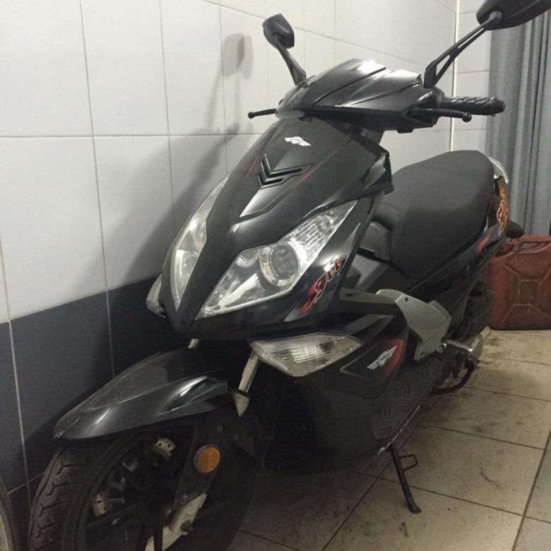 Скутер tracer jet 150. Скутер джет 150. Gilera runner sp 50. Скутер матадор эво 80 кубов. Макси скутер 150сс.