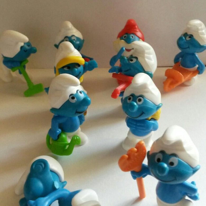 Коллекция смурфиков из киндер. Золотой смурфики киндер сюрприз. Киндер смурфики. Киндер смурфики. Смурфики из киндер.