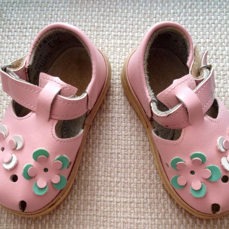 Первые сандали. Сандали для девочки 1 год. Кожаные рыжие сандалии для девочки 1 год. Картинки сандали для девочки 1 год.