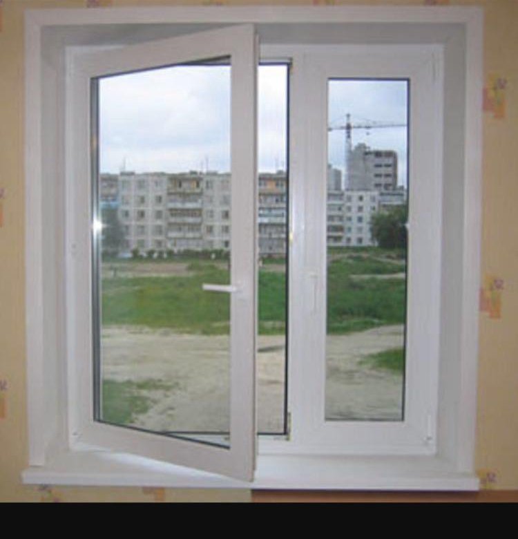 Иваново купить окна. Пластиковое окно. Пластиковое окно с двумя открывающимися створками. Т образные окна. Трехстворчатое окно в частном доме.