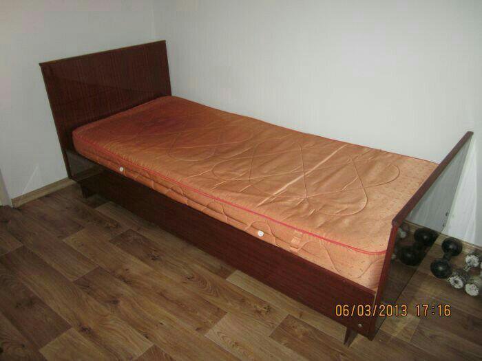 Куплю односпальную кровать б у. Кровать односпальная Старая. Кровать односпальная Советская. Советская кровать деревянная. Кровать полуторка деревянная.