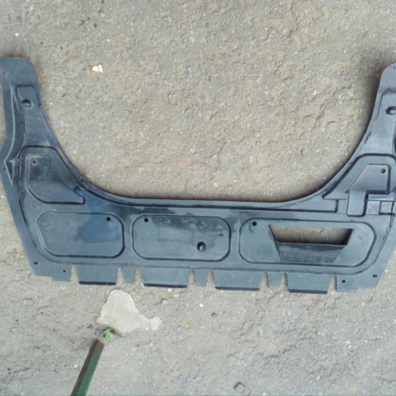 Пыльник двигателя vw polo 2015. Пыльник внутреннего шруса на фольксваген поло. Volkswagen polo пыльник двигателя. 6. Пыльник поло.