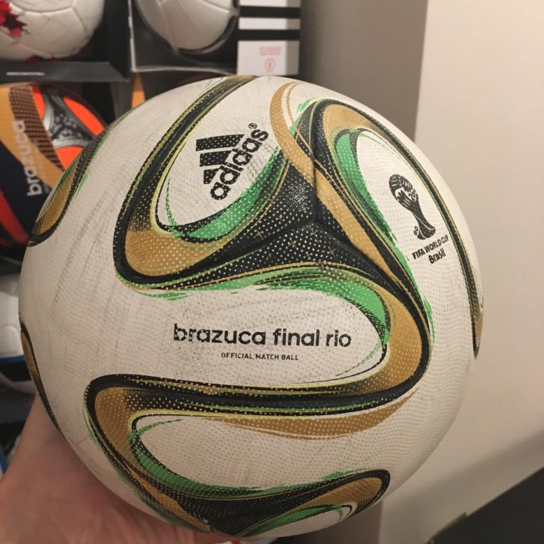 Мяч adidas Brazuca 2014