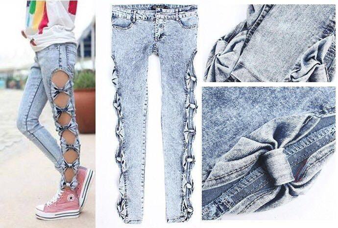 Джинсы с дырками по бокам. Джинсы с бантиками женские. Джинсы декор бантиками. Джинсы с бантиками женские. Джинсы с бантиком на ногах.