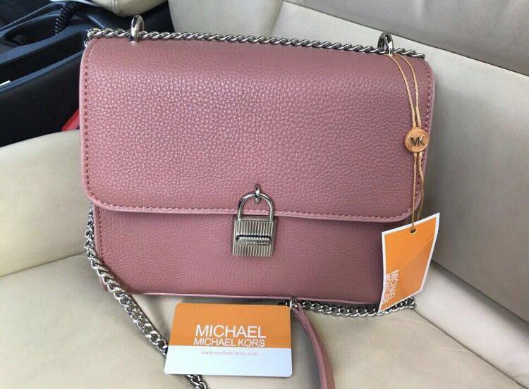 Michael kors реплика. Michael Kors сумка клатч розовая. Сумка Майкл Корс реплика.