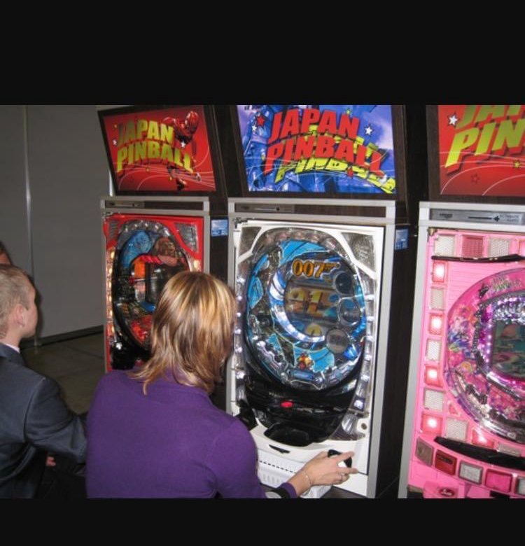 Crazy pachinko на деньги. Пачинко автомат. Игровые аттракционы компьютерные. Пачинко игра.