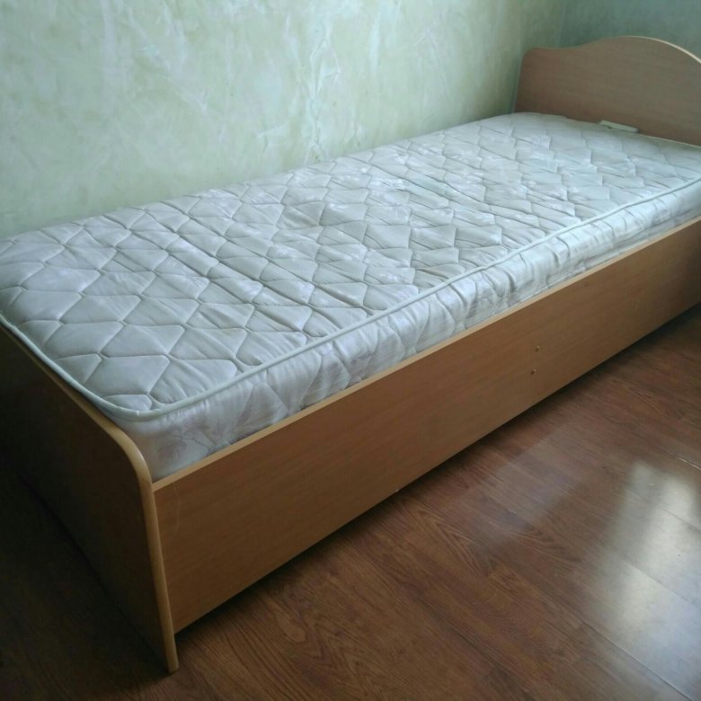 Куплю односпальную кровать б у. Кровать односпальная на Юле. Кровать ширина 90. Кровать 1,5 90х годов. Кровать ширина 100.