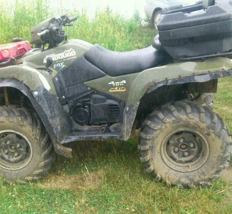 Квадроцикл бу без документов. Suzuki KINGQUAD 700. Квадроцикл Сузуки 550. Квадроцикл Сузуки 500 кубов. Suzuki квадроцикл ат300.