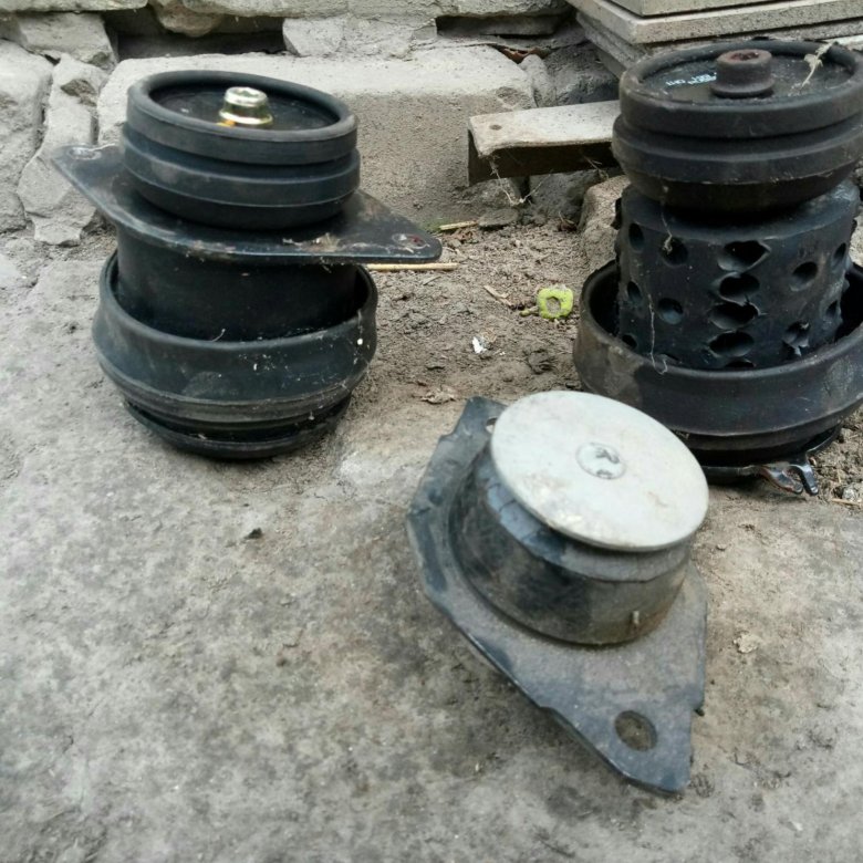 замена подушки двигателя гольф 3