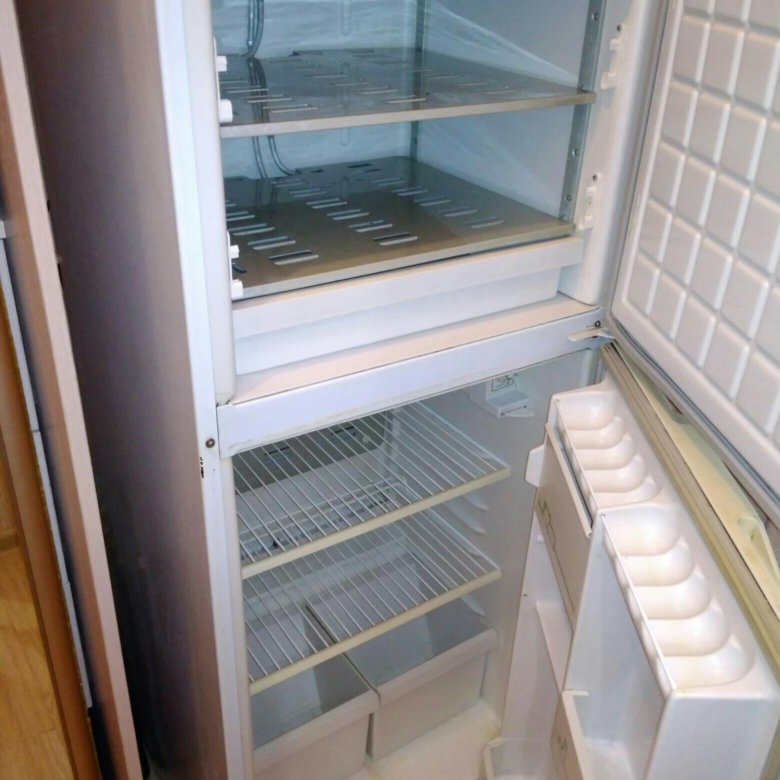 Сток холодильника. Холодильник Смоленск 220. Отдам даром холодильник. Сургут холодильник завод. Фото б/у холодильника Интер 501.