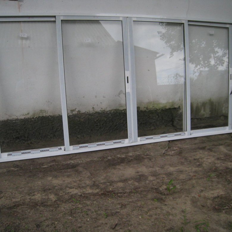 рамы направляющие алюминиевые 140х210 см четырехстворчатые белый. рама из алюминиевого профиля. окна раздвижные для балкона б/у. алюминиевая рама. проведал 4 створки.