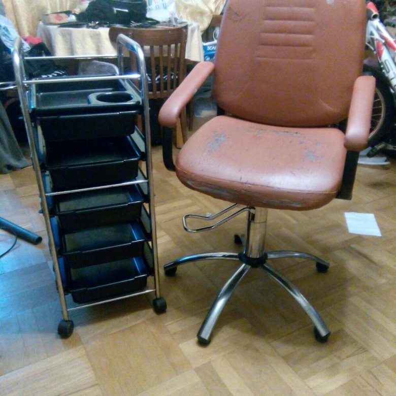 Парикмахерская кресло купить бу. Кресло бэушное. Кресло парикмахера. Подлокотник для парикмахерского кресла. Мебель для парикмахерской б у.