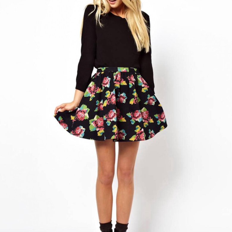 Черная юбка с цветочным принтом с чем носить