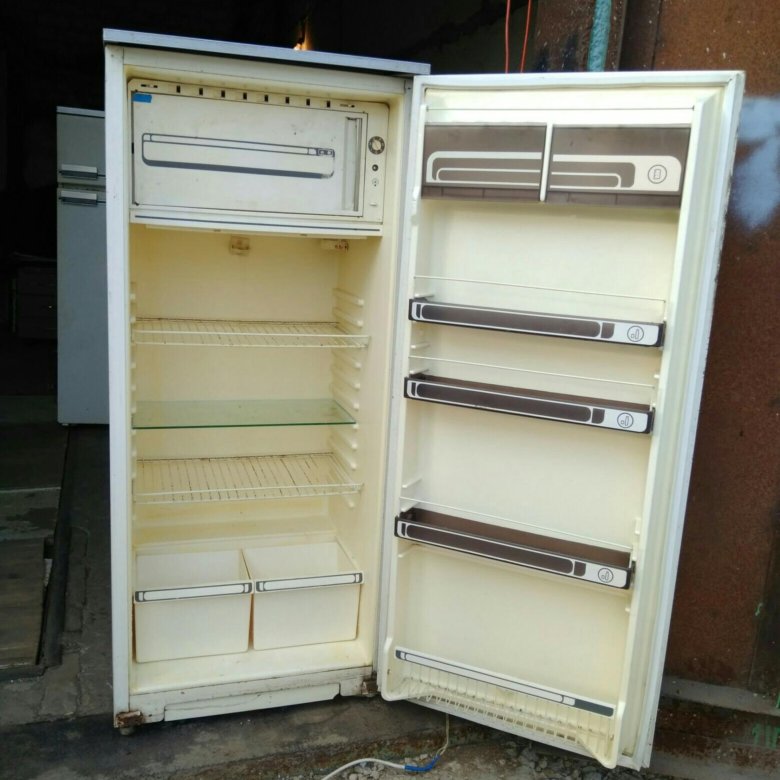 Холодильники б у уфа. Старый холодильник. Холодильник б/у. Холодильник с рук. Бэушные холодильники.