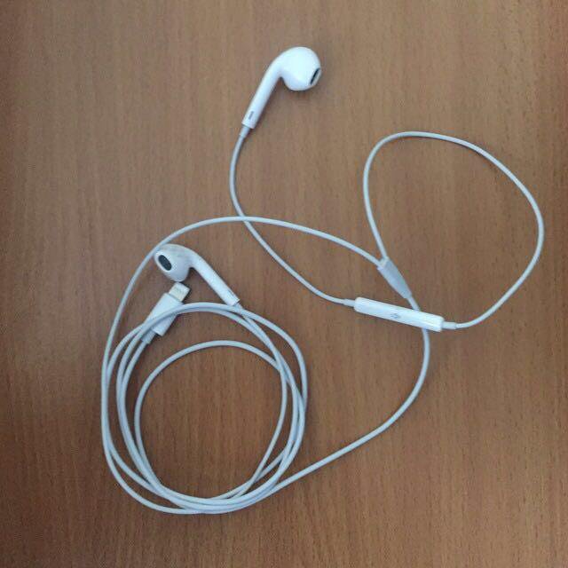 Бу гарнитура авито уфа. Iphone Headphones. Наушники в Иркутске. Бесплатные наушники в Тобольске. Как продать наушники на авито.