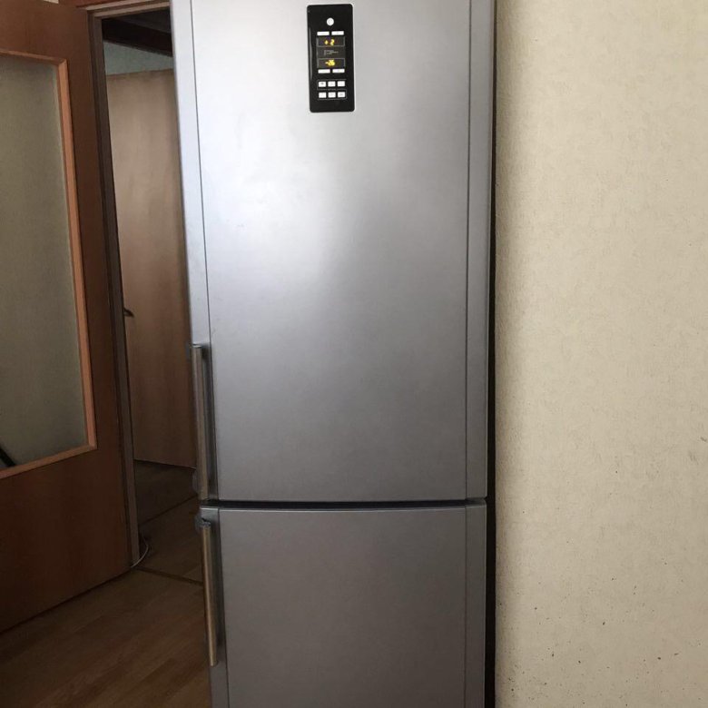 Сервисный центр холодильника ariston. Холодильник Хотпоинт Аристон серый. Hotpoint Ariston холодильник серый металлик. Хотпоинт Аристон холодильник 2012 года. Хотпоинт Аристон холодильник 2017 года.