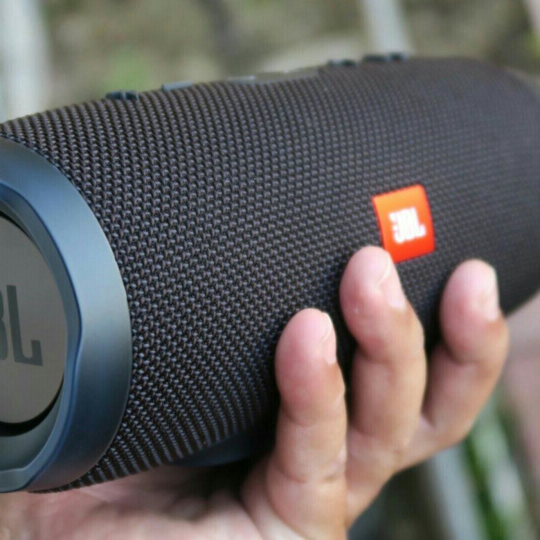 Мою колонку. JBL Carch 3. JBL charge 5 в руке. JBL 720 BT. Колонка в руке.