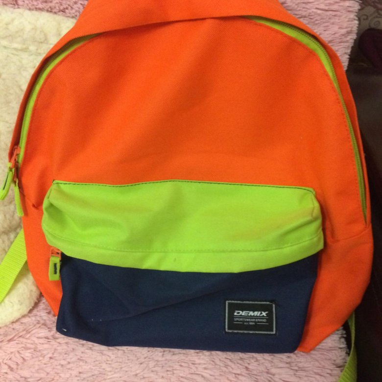 Рюкзак спортмастер. Рюкзак зелёно красный ДГ из Спортмастера. Рюкзак Спортмастер детский. Маленькие рюкзаки трехцветные.