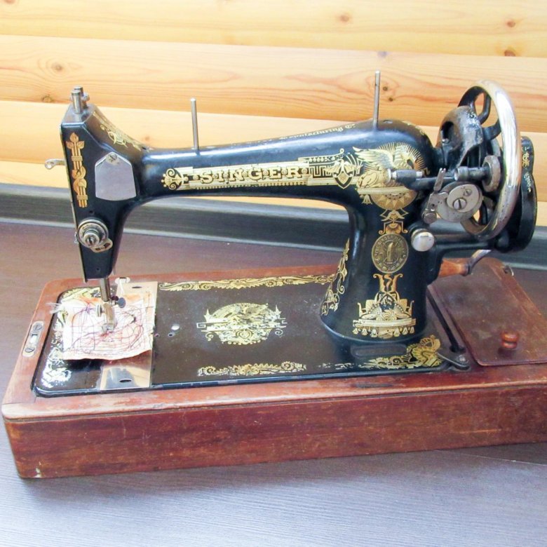 Швейные машины старого образца. Ручная швейная машинка (Zinger super 2001). Машинка Зингер ручная. Швейная машинка Зингер Старая ручная. Швейная машинка старого образца ручная.