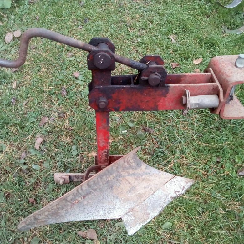 Плуг старого образца для мотоблока
