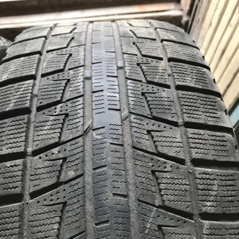 Резина липучка отзывы. Bridgestone Revo 2. Бриджстоун близак липучка. Бриджстоун близак Рево 2. Бриджстоун липучка 235х60х18.