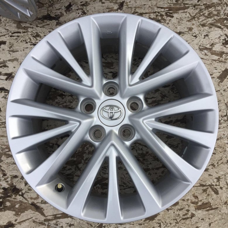 Toyota camry v70 r17. Оригинальные диски тойота r17. Диски toyota r17 оригинал bmw. Диски на тойоту литые оригинал r15. Диски toyota rav4 r17 оригинал.