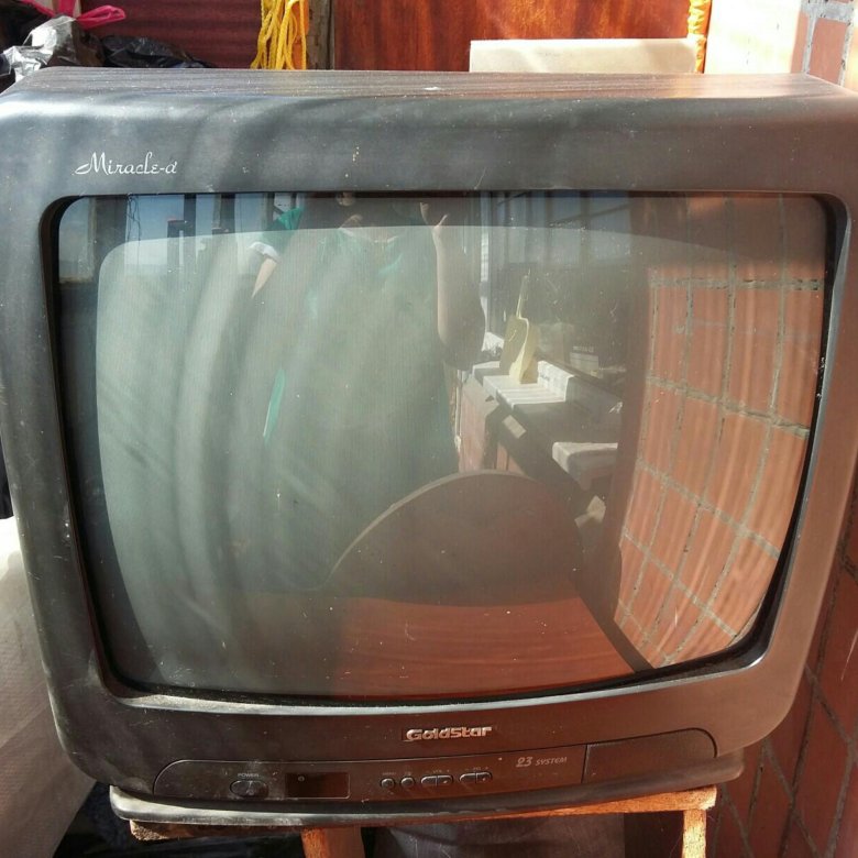 Телевизоры бу омск. GOLDSTAR телевизор старый. Старый телевизор Голдстар марка. Голдстар телевизор старые модели. Голдстар телевизор старого образца.