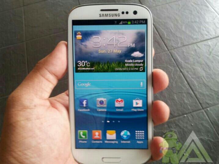 Обзор самсунг 3. Samsung Galaxy s3 2012. Samsung Galaxy s3. Samsung Galaxy s III Mini gt-i8190 8gb. Samsung Galaxy 2012 года.