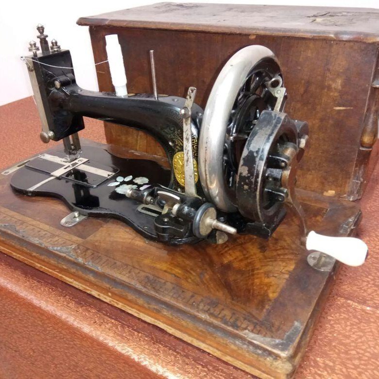 Старинная швейная машинка купить. Раритетные Швейные машинки. Старинная антикварная БШМ Веритас. Singer компактный маленький антикварный. Устройство старой швейной машинки ручной Wertheim.
