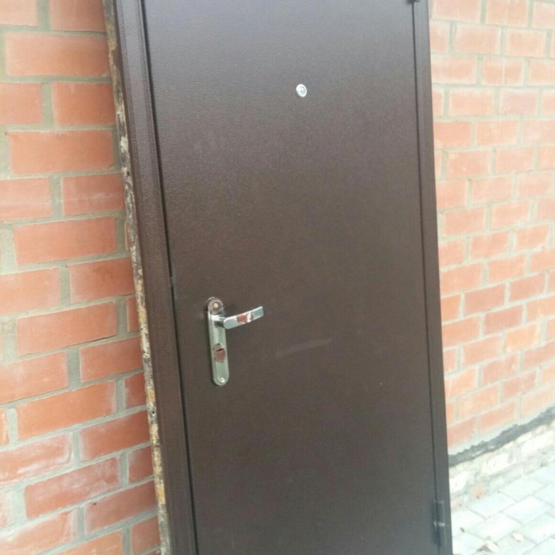 Дверь бу екатеринбург. Железные двери б/у. Железный двер. Дверь металлическая б у. Металлические двери входные на Юле.