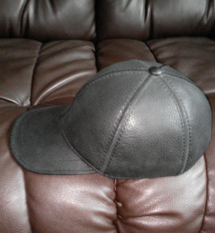 Пошив кепок. Показать черные кожаные шапки зимние. Как растянуть кожаную шапку. Кожаная ушанка с ремнями. Как растянуть кожаную шапку.