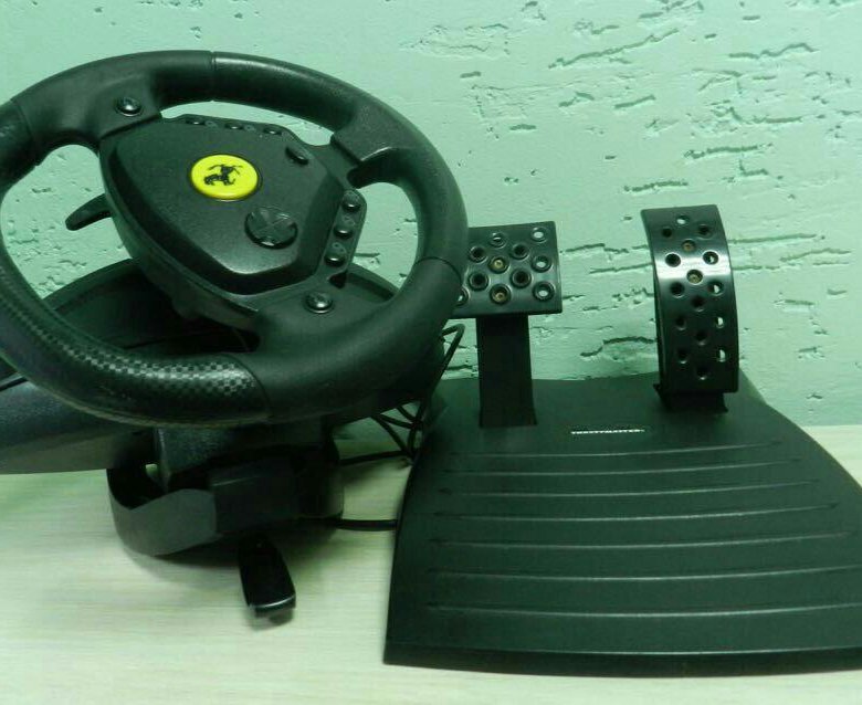 Игровой руль Thrustmaster Ferrari