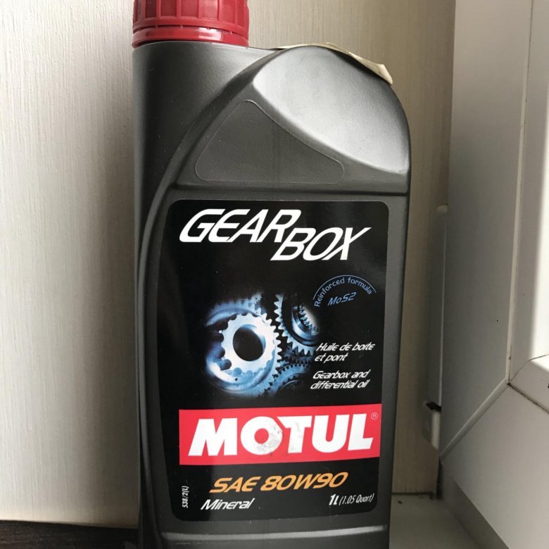 Motul 80w90. Motul gearbox 80w90. Motul для лодок 80w90. Редукторное масло Motul 80w90 цвет.