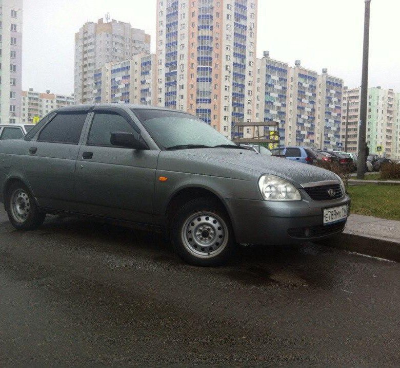 Ваз 21703. Приора 21703. ВАЗ 21703 Приора. Lada 21703 2009. Мухоотбойник на приору ВАЗ 21703.