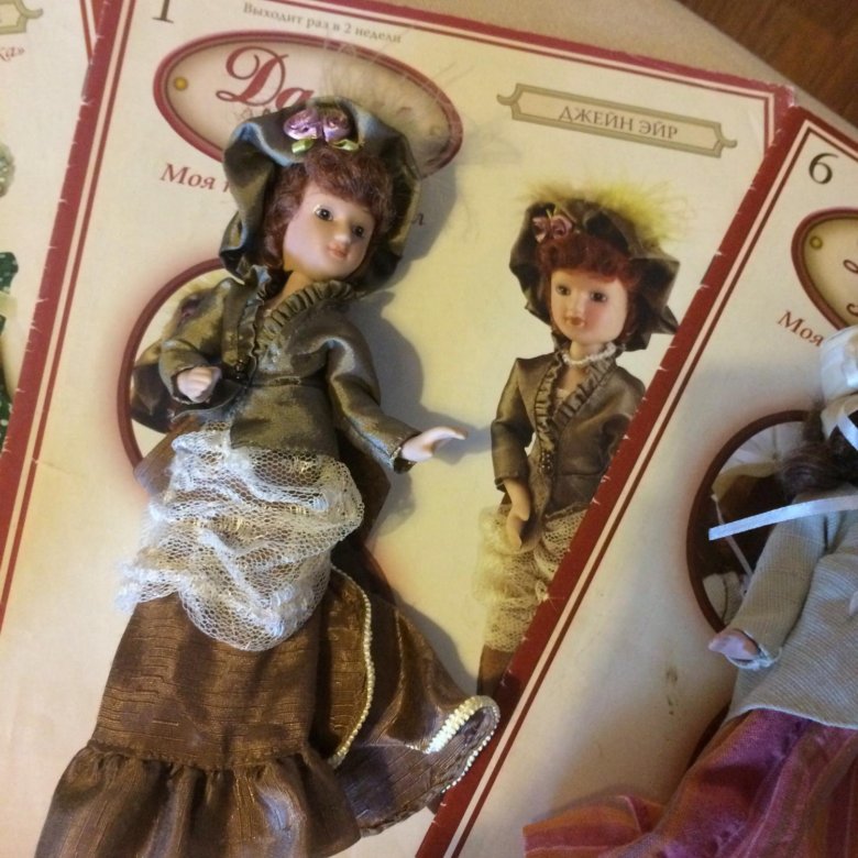 Коллекция кукол дамы эпохи. Фарфоровые куклы коллекционные дамы эпохи. Фарфоровые куклы из журнала. Фарфоровые куклы с журналом дамы эпохи.