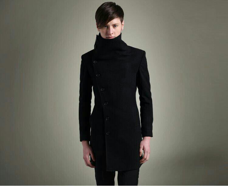 Черное пальто с воротником стойкой