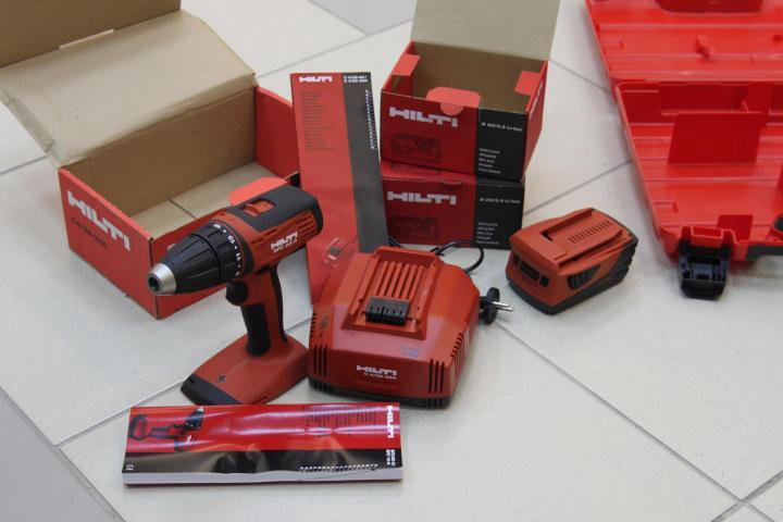 Шуруповерт hilti a22. Шуруповёрт хилти SFC 22-A. Кейс хилти sfc22a.. Акк.шуруповерт sfc22-a компл. Аккум. Шуруповерт SFC 22-A коробка.