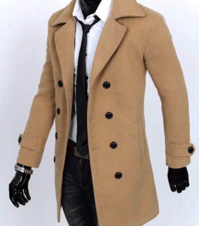 Пальто мужское бежевого цвета