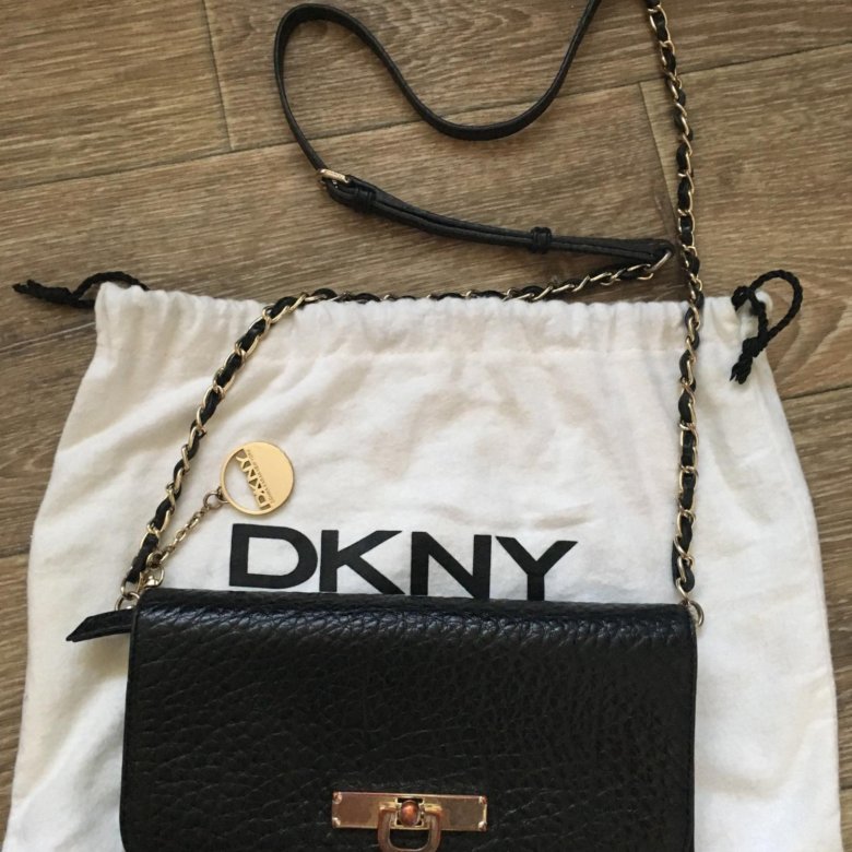 Купить оригинал dkny. Сумка DNKN. Сумка DKNY черная с надписями. Сумка черная DKNY оригинал маленькая.