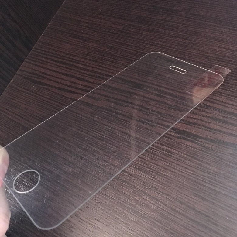Трещины на айфоне. Защитное стекло на айфон 5s разбитое. Стекло на айфон 6. Треснутое защитное стекло. Разбитое защитное стекло на телефоне.