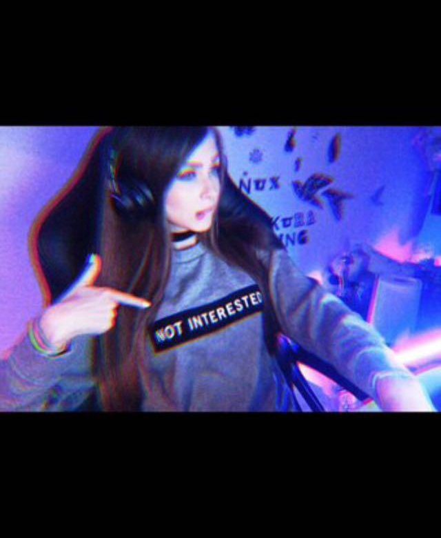 Девушке 19 лет что это. Генсуха. Авы 18.