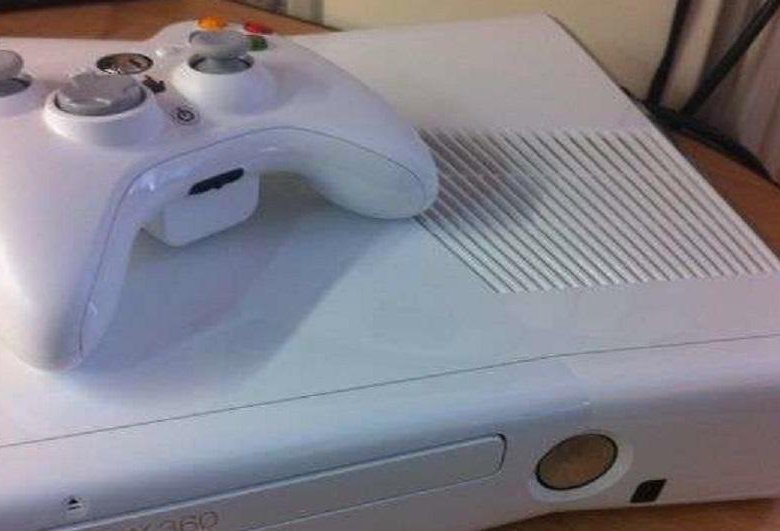 White 360. Xbox 360 Slim White. Xbox 360 Slim белый. Белый корпус Xbox 360. Икс бокс 360 слим белый.