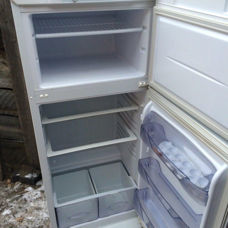 Куплю холодильники б у новосибирск. Холодильник Бирюса б у. Холодильник Бирюса бу. Холодильник Бирюса красный. Бирюса 542 холодильник картинка.