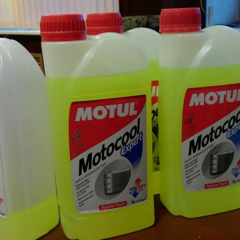 Желтый антифриз. Антифриз Motocool Expert 12x1l. Антифриз Motul 103291. 105914 Motul. Антифриз желтый.