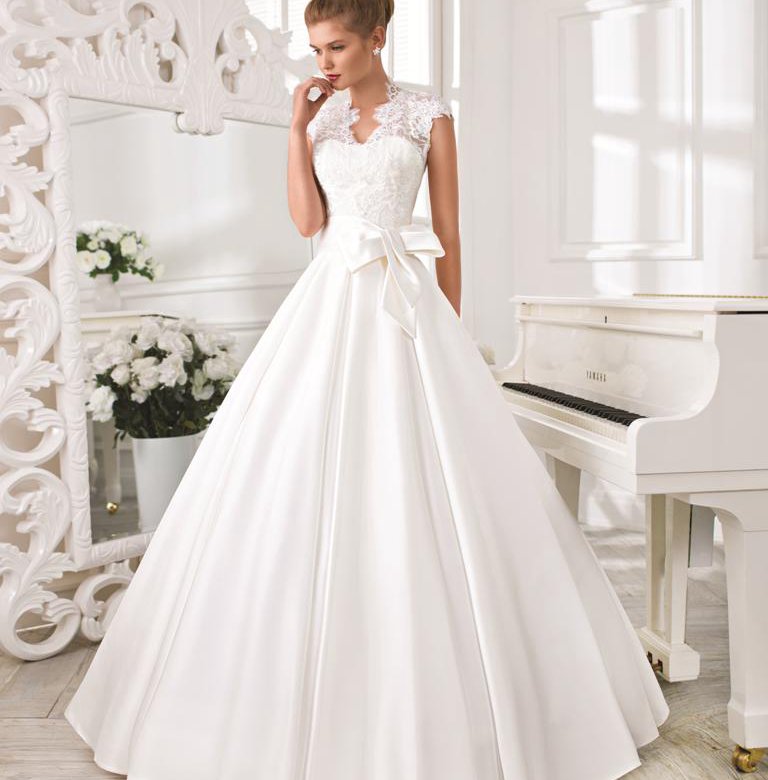 Каталог свадебных платьев недорого. Атласное свадебное платье. Свадебные платья с кружевным верхом.
